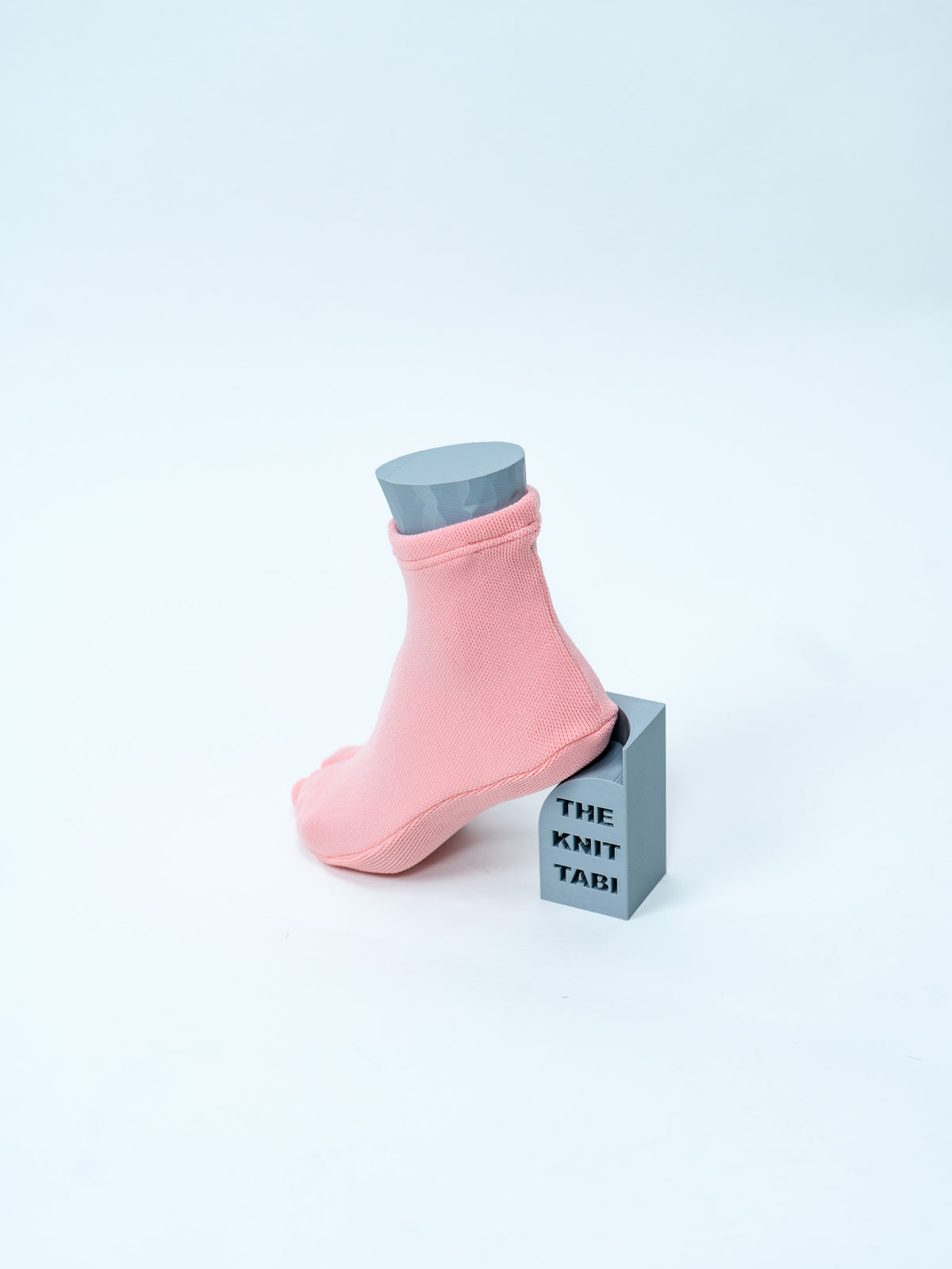 The Knit Tabi Sakura(桜・ピンク/シーズナルカラー)|斜め後ろから・かかと側|ISAMI