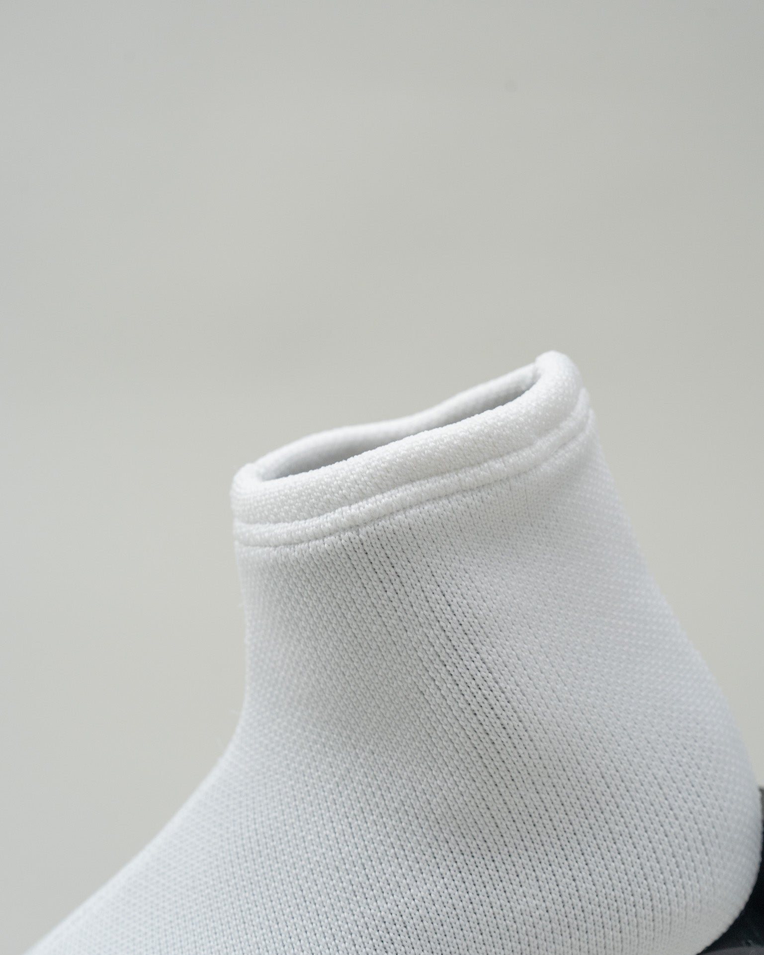 The Knit Tabi ホワイト|足袋のように仕立てた新しいジャンルのニット足袋|ISAMI