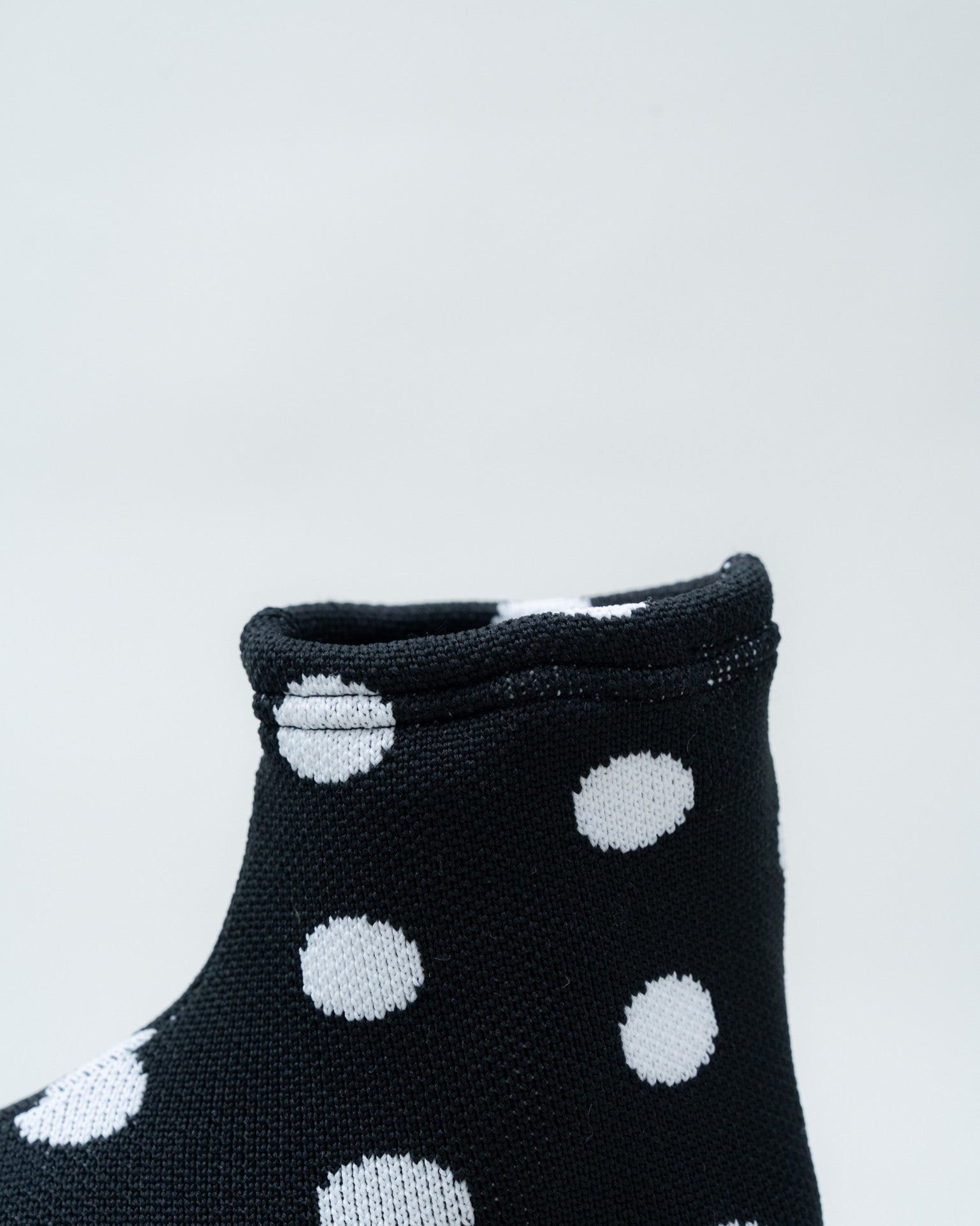 The Knit Tabi 白ドット|足袋のように仕立てた新しいジャンルのニット足袋|ISAMI