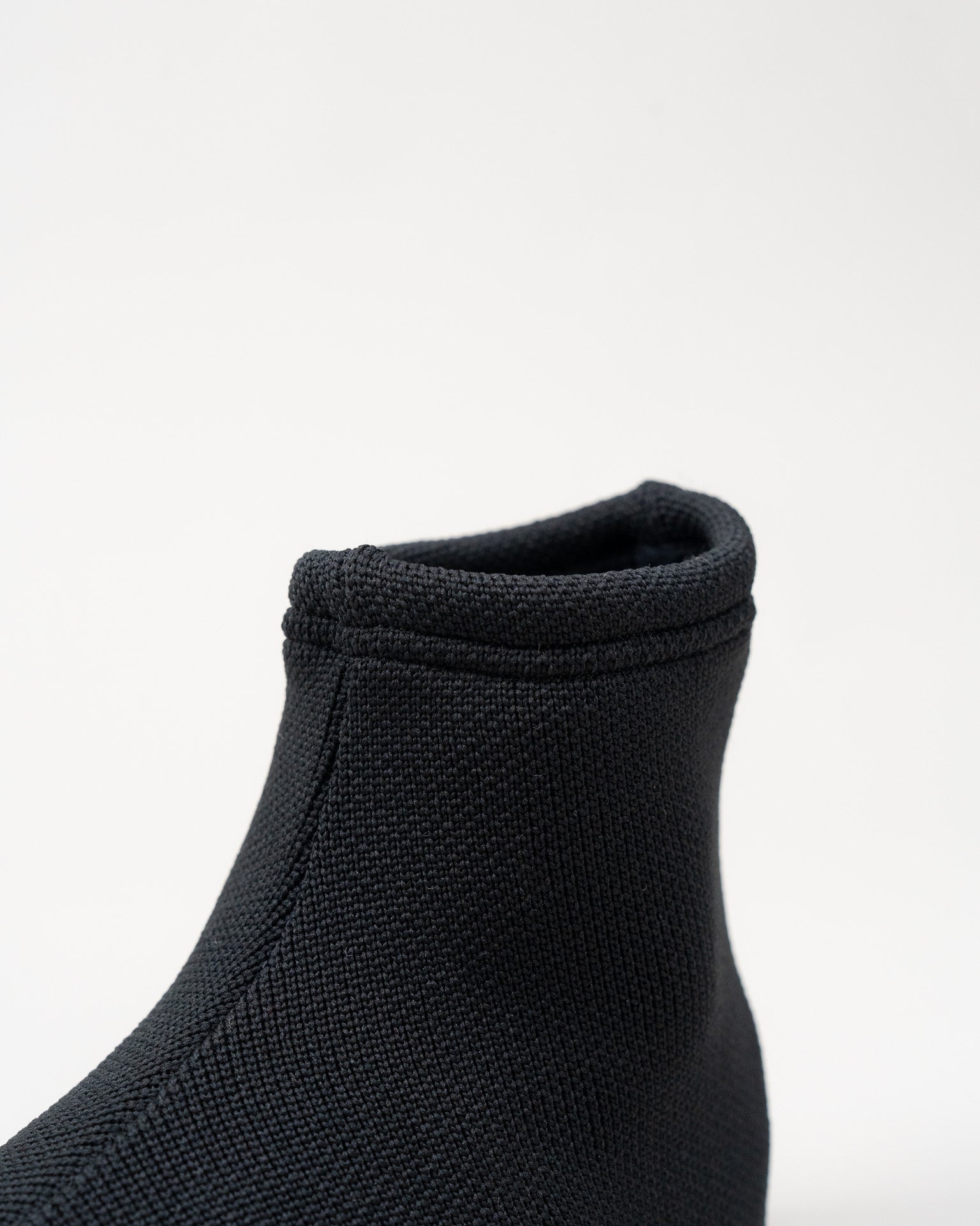 The Knit Tabi ブラック|足袋のように仕立てた新しいジャンルのニット足袋|ISAMI