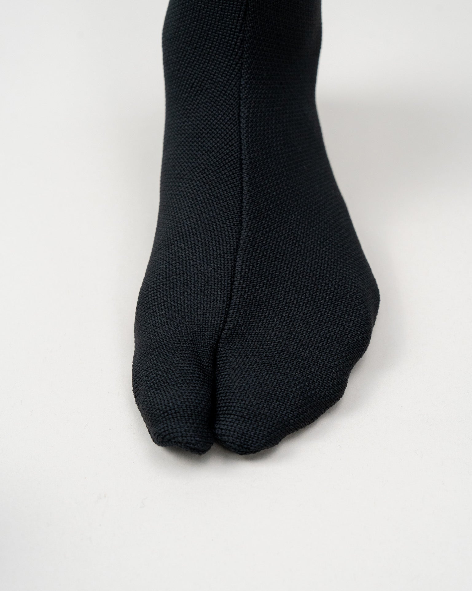 The Knit Tabi ブラック|足袋のように仕立てた新しいジャンルのニット足袋|ISAMI