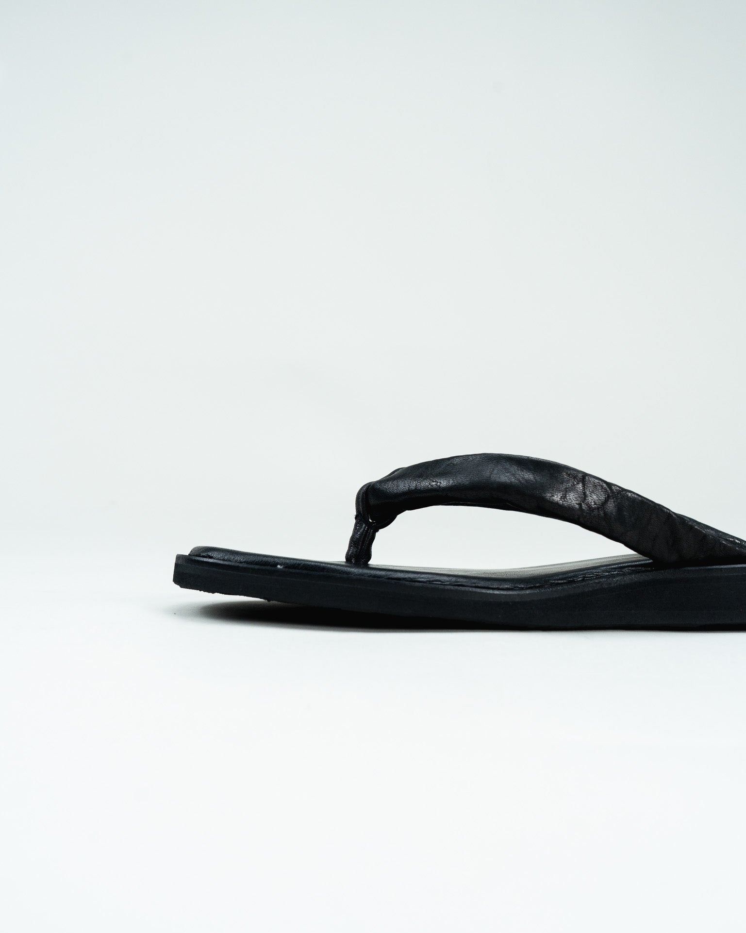 TUっKAKE|栃木レザー鼻緒×Vibramソールの足袋サンダル|ISAMI