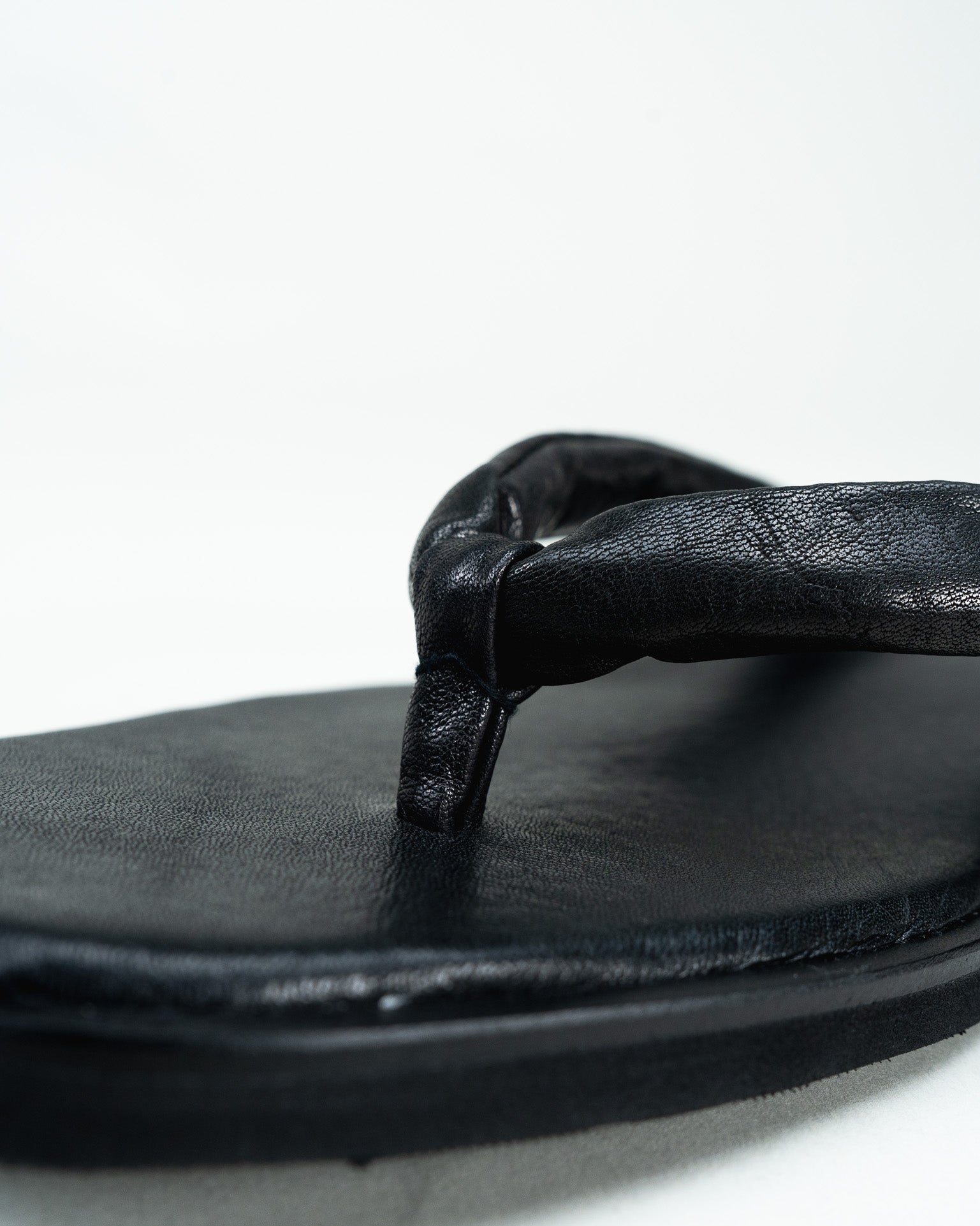 TUっKAKE|栃木レザー鼻緒×Vibramソールの足袋サンダル|ISAMI