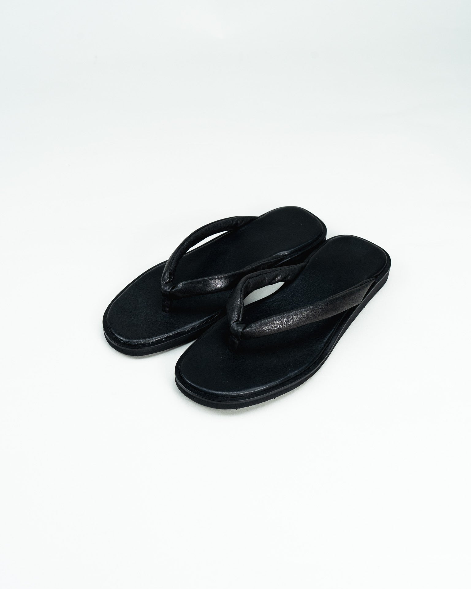 TUっKAKE|栃木レザー鼻緒×Vibramソールの足袋サンダル|ISAMI