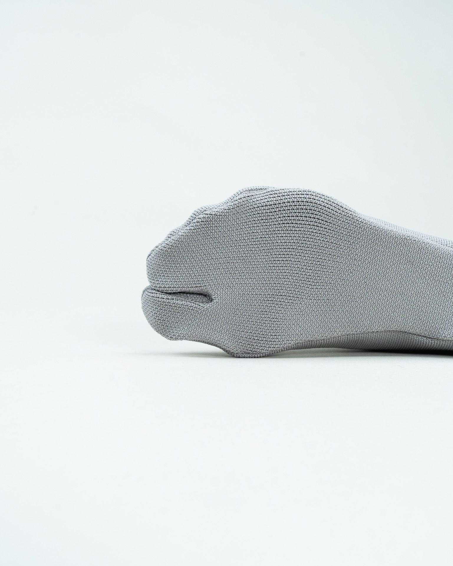 The Knit Tabi グレー|足袋のように仕立てた新しいジャンルのニット足袋|ISAMI