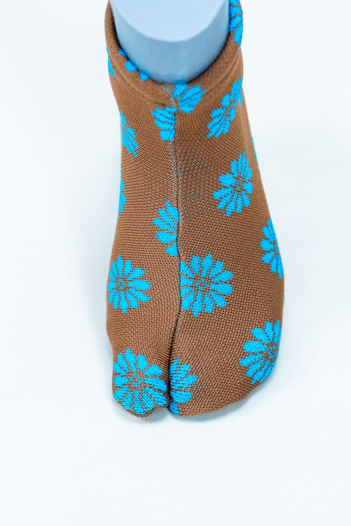 The Knit Tabi - Kiku Brown