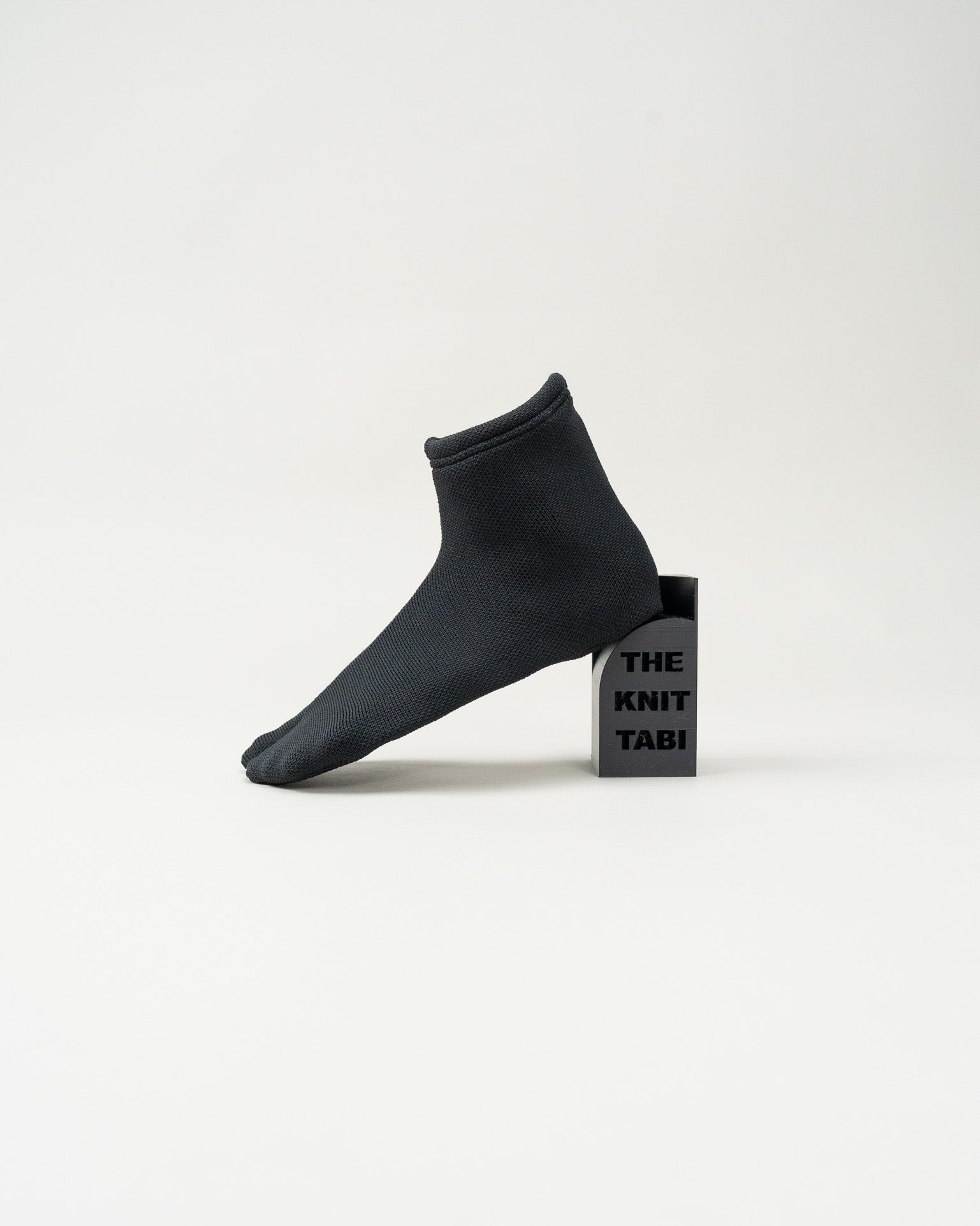 The Knit Tabi ブラック｜足袋のように仕立てた新しいジャンルのニット足袋｜ISAMI