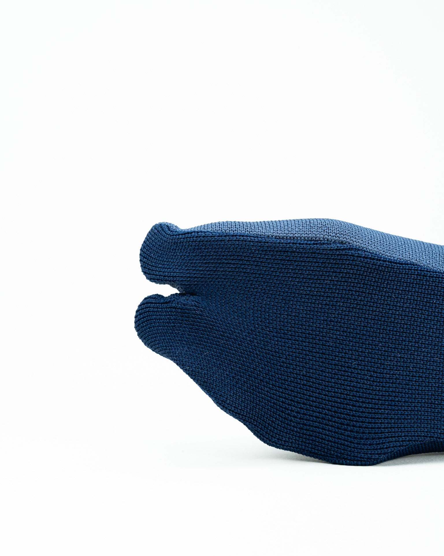 The Knit Tabi ネイビーデュオ｜足袋のように仕立てた新しいジャンルのニット足袋｜ISAMI