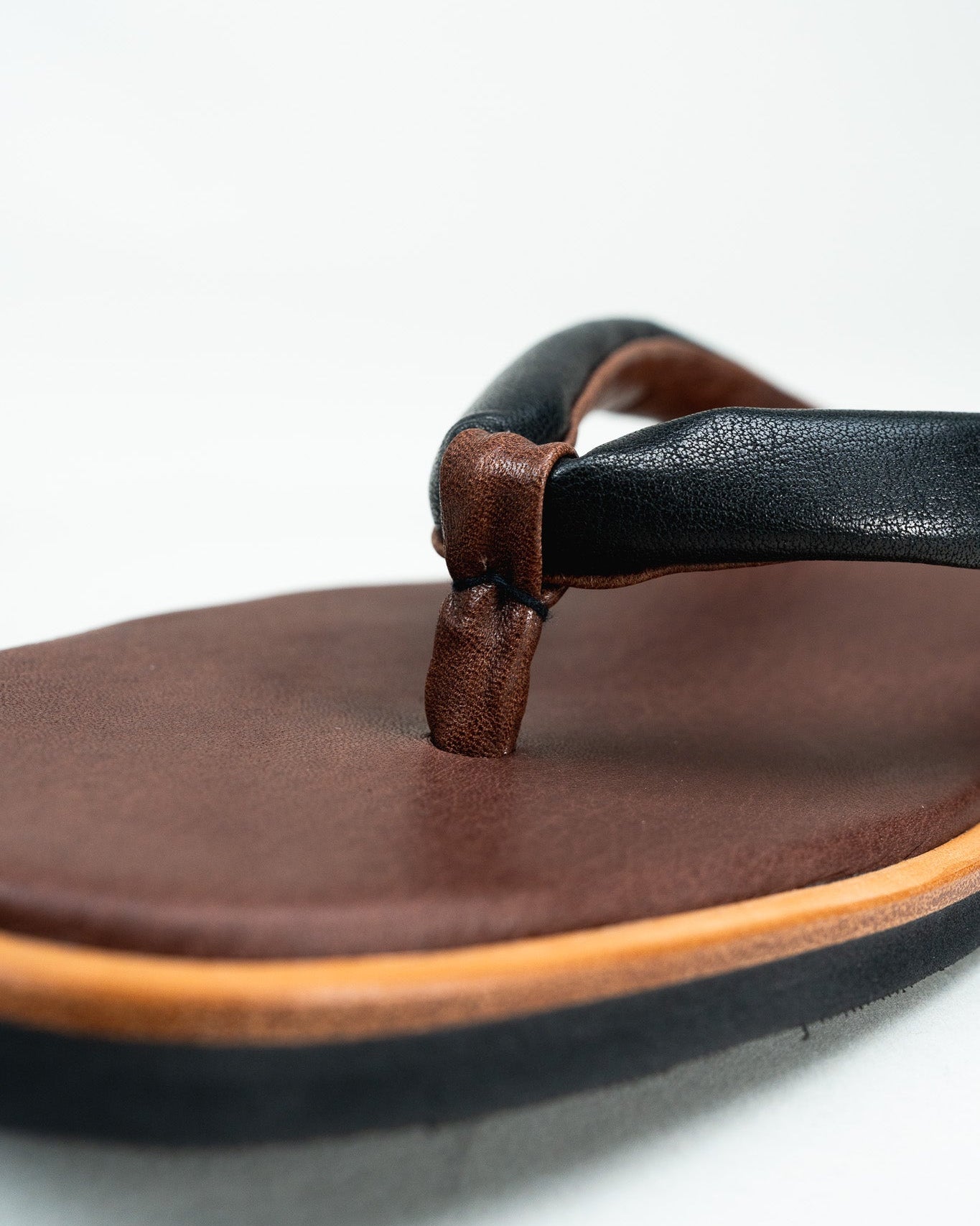 TUっKAKE｜栃木レザー鼻緒×Vibramソールの足袋サンダル｜ISAMI
