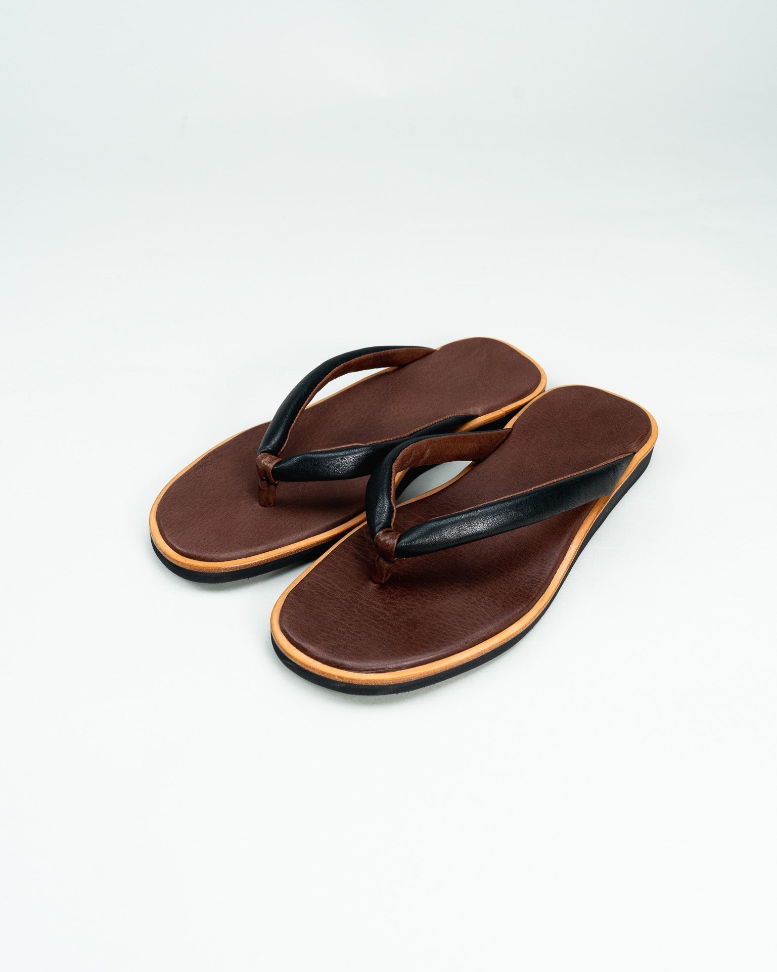 TUっKAKE｜栃木レザー鼻緒×Vibramソールの足袋サンダル｜ISAMI