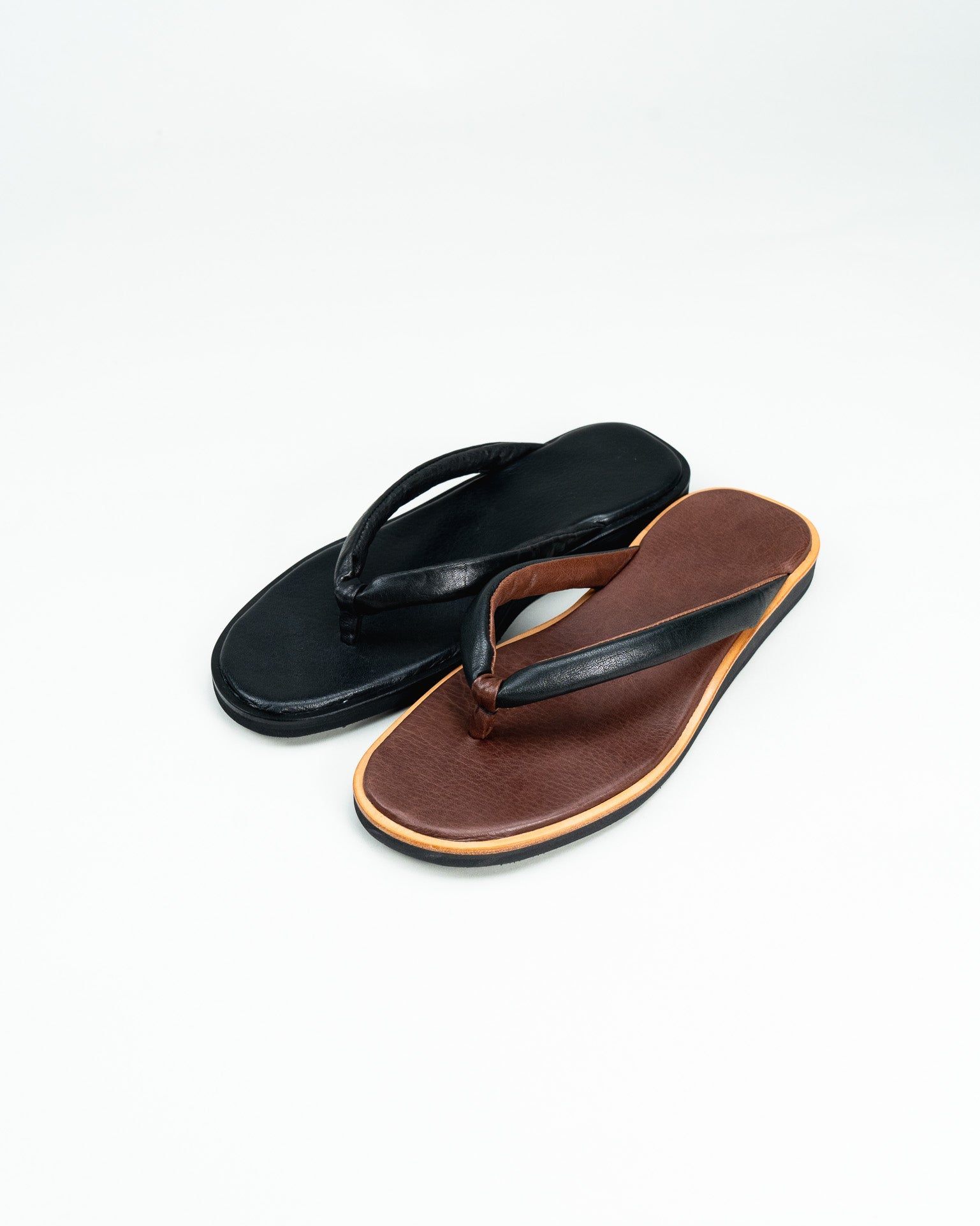 TUっKAKE｜栃木レザー鼻緒×Vibramソールの足袋サンダル｜ISAMI