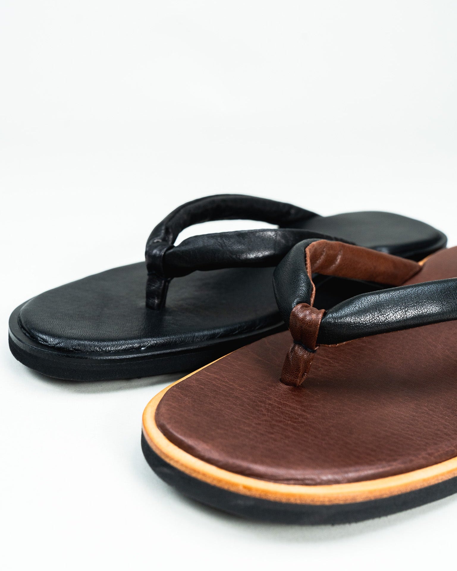 TUっKAKE｜栃木レザー鼻緒×Vibramソールの足袋サンダル｜ISAMI