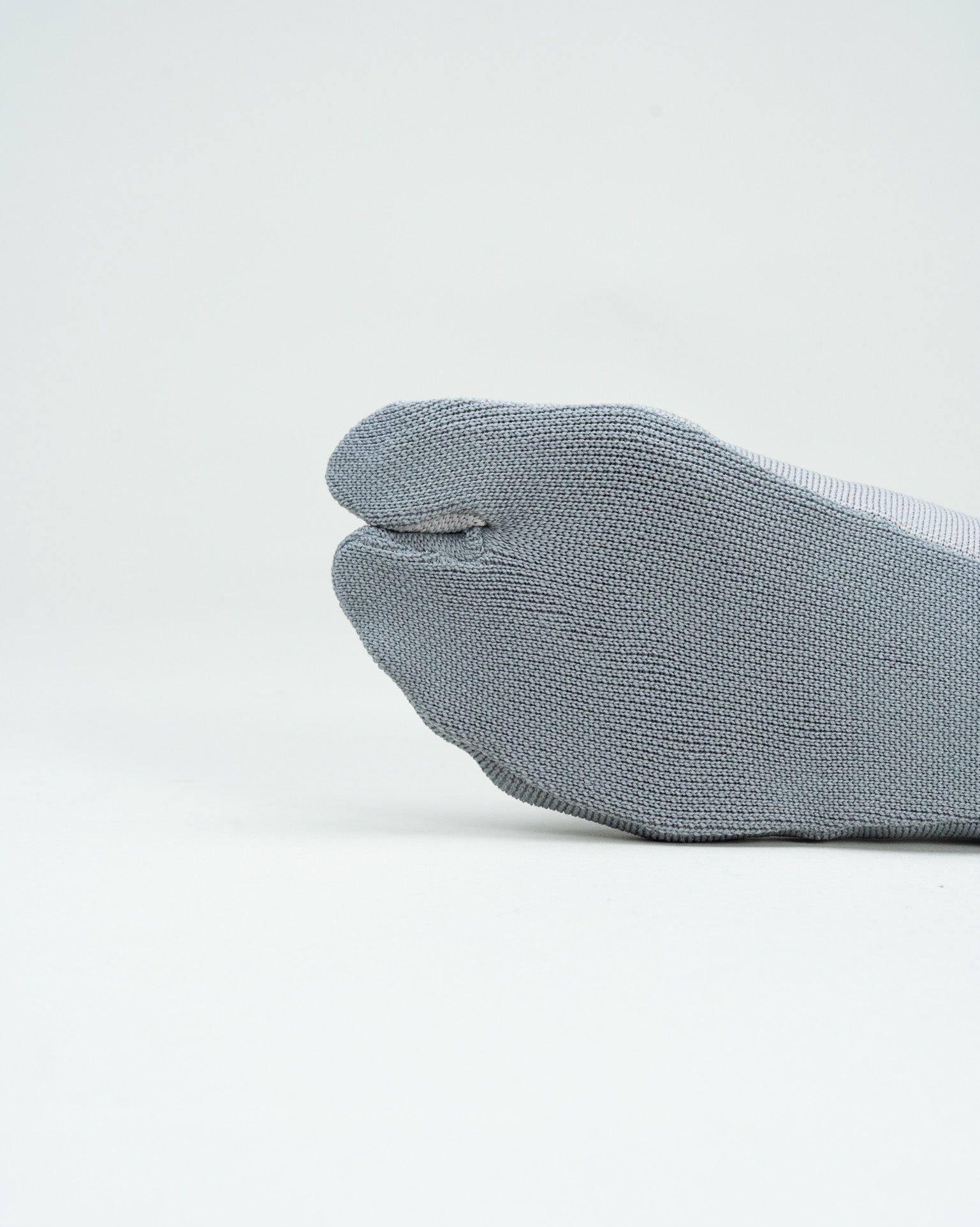 The Knit Tabi グレーデュオ｜足袋のように仕立てた新しいジャンルのニット足袋｜ISAMI