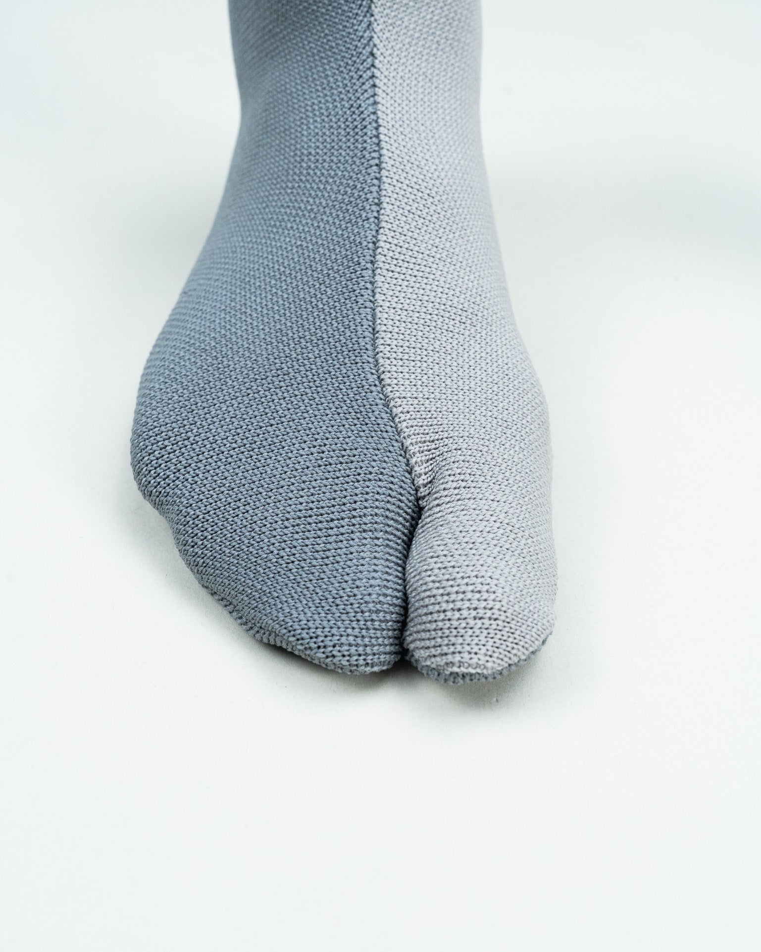The Knit Tabi グレーデュオ｜足袋のように仕立てた新しいジャンルのニット足袋｜ISAMI